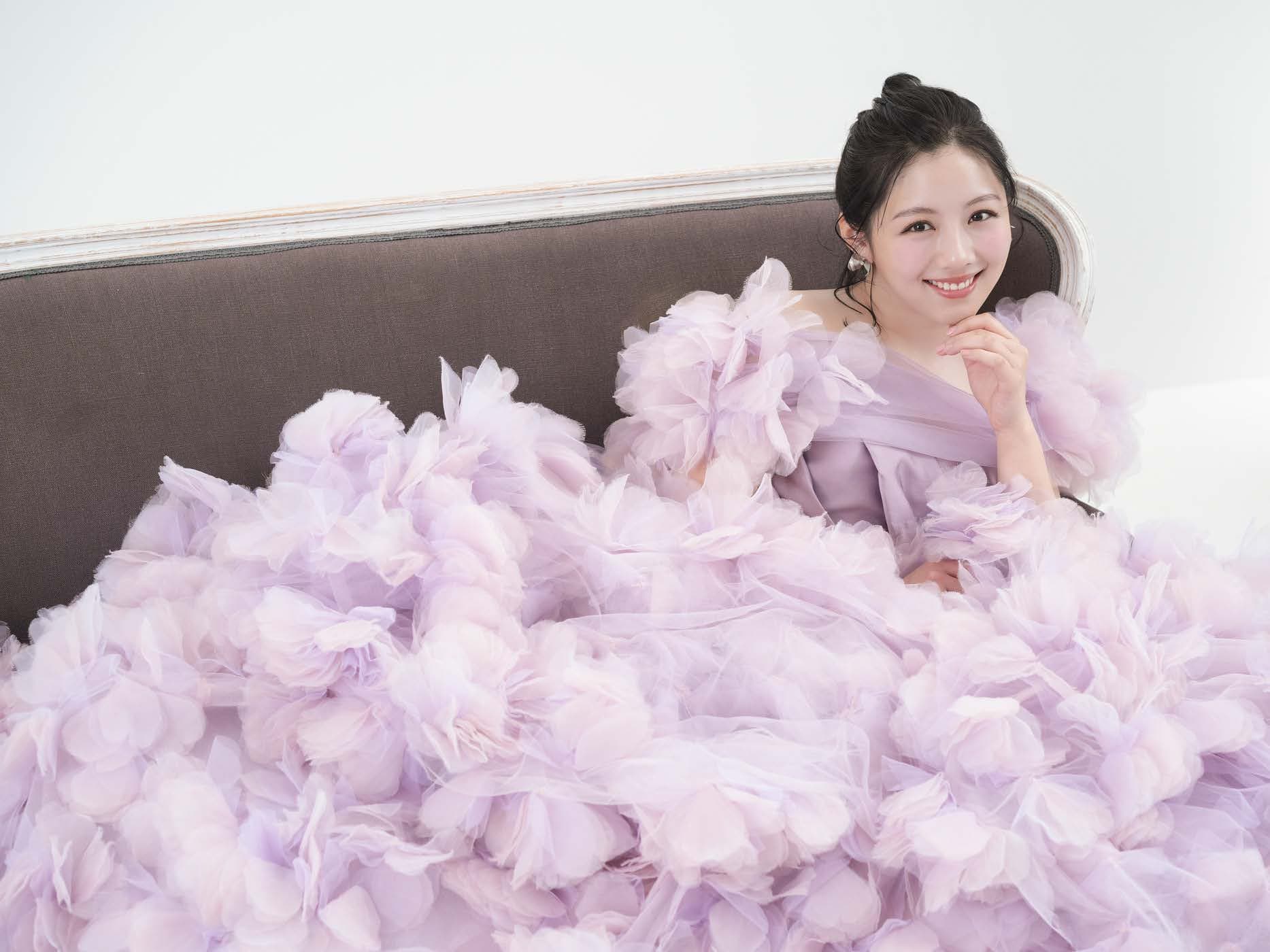 俳優の渡邉美穂さんが、YUMI KATSURAのドレス姿を初披露!
